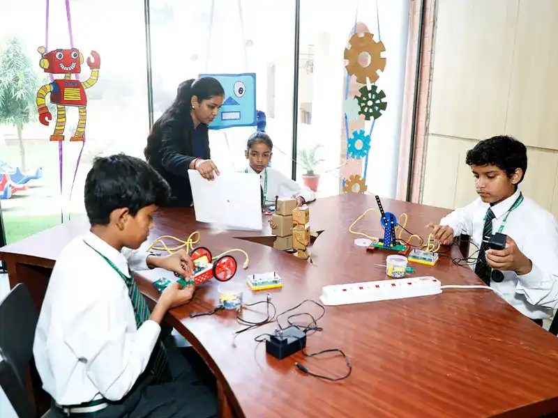 school in faridabad-Art and craft